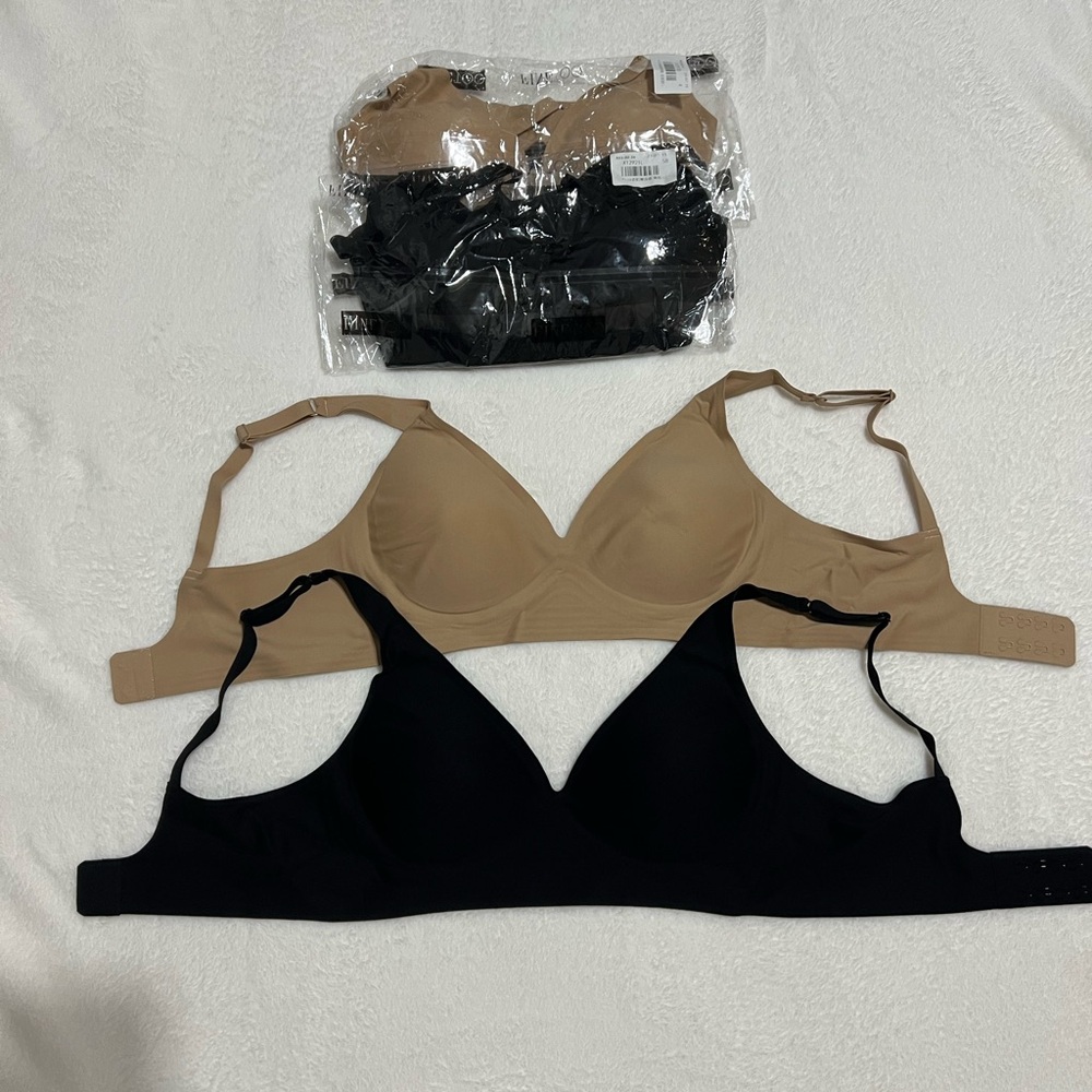 2 Tan and  2 Black Wireless Bras Set